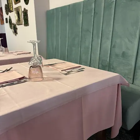 Da Noi Trattoria מלון *